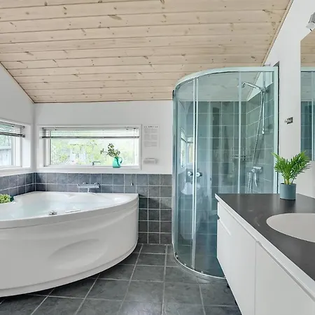 Gorgeous In Give With Wifi Holiday home